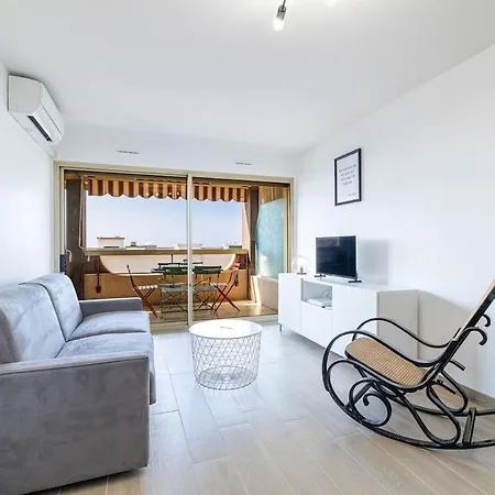 Spacious 2Bdr Renovated - Ac - Pool - Parking *