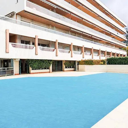 Spacious 2Bdr Renovated - Ac - Pool - Parking *