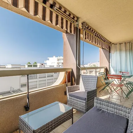 Spacious 2Bdr Renovated - Ac - Pool - Parking Mentona
