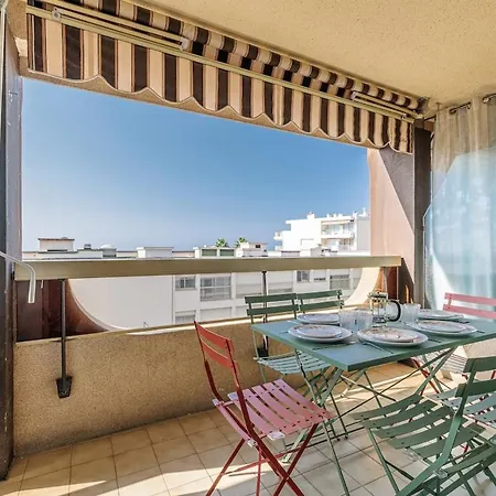 Spacious 2Bdr Renovated - Ac - Pool - Parking