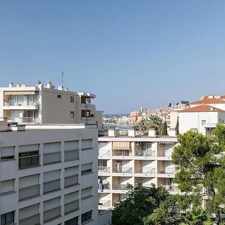 Spacious 2Bdr Renovated - Ac - Pool - Parking * מנטון